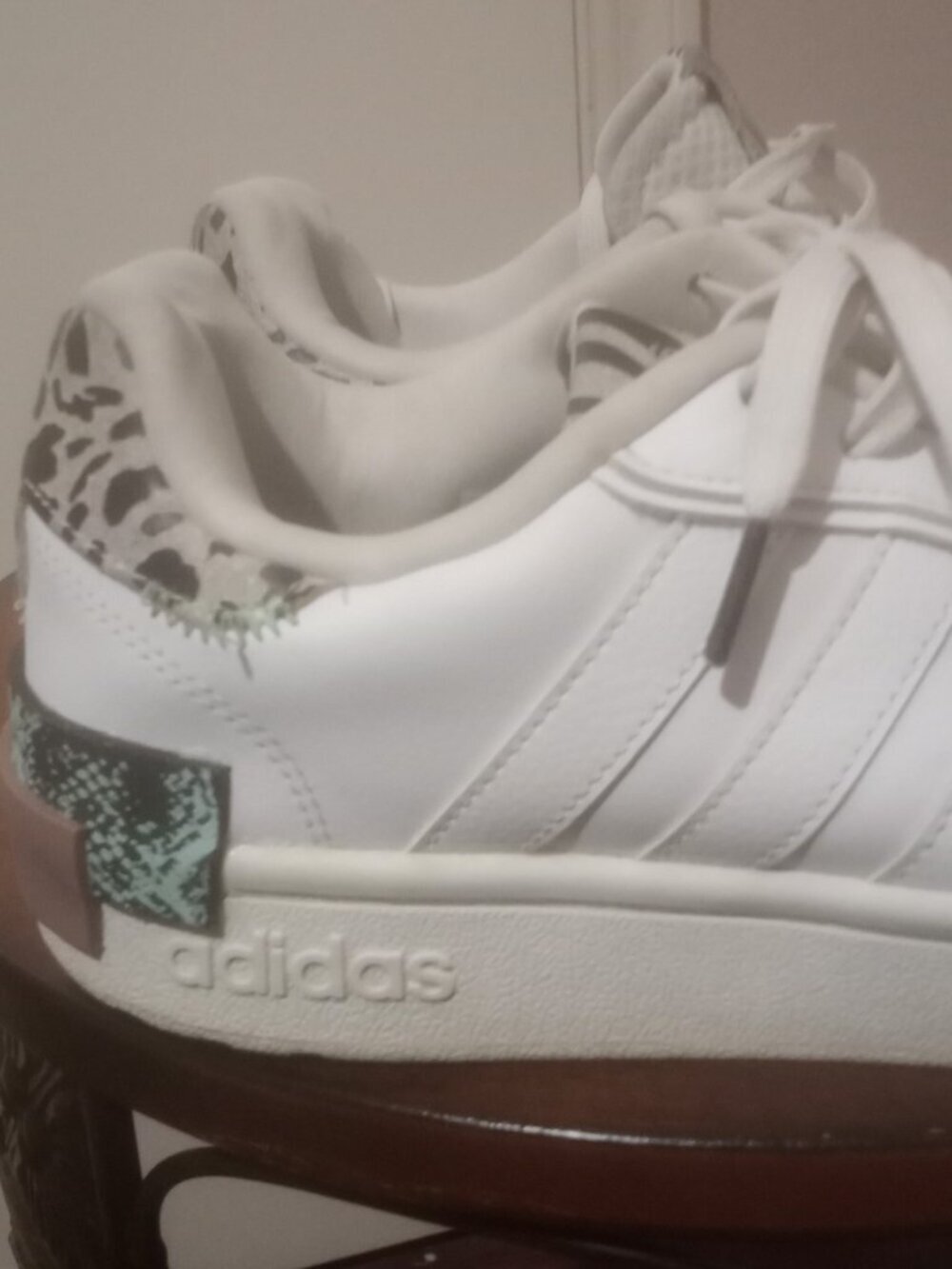 Adidas Postmove SE Low-Top White and Animal Print Sneakers GY6123 Women's Sz 9.5 - Picture 4 of 14